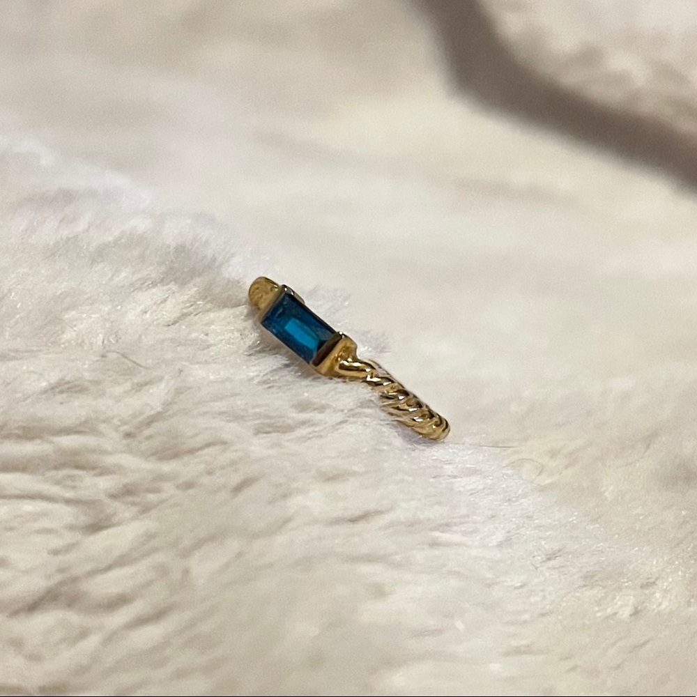 Ring with blue crystal